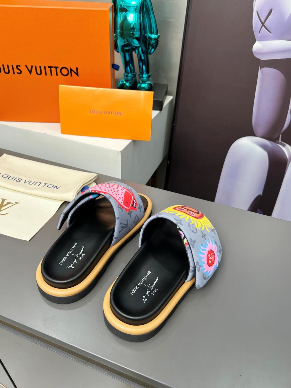 Louis Vuitton Slippers